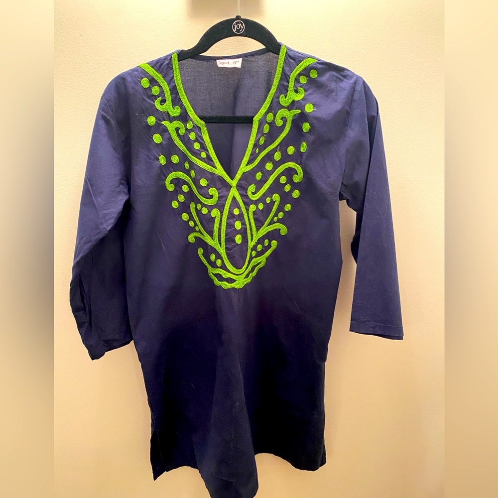 ❤️ Top it Off brand Navy Tunic with Kelly Green Embroidery